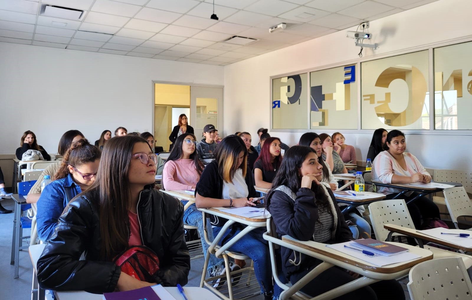 “Chicas con futuro” y Fundación SES visitaron la UPE