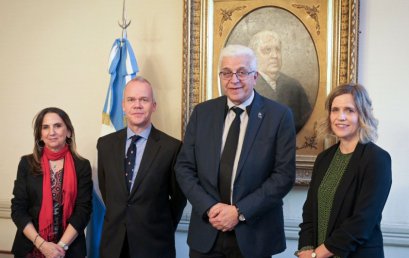 Firma de Convenio entre la UPE y Cambridge International Education